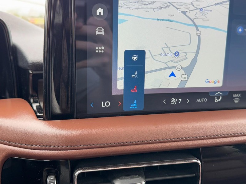 Lincoln Aviator Vehicle Full-screen Gallery Image 22