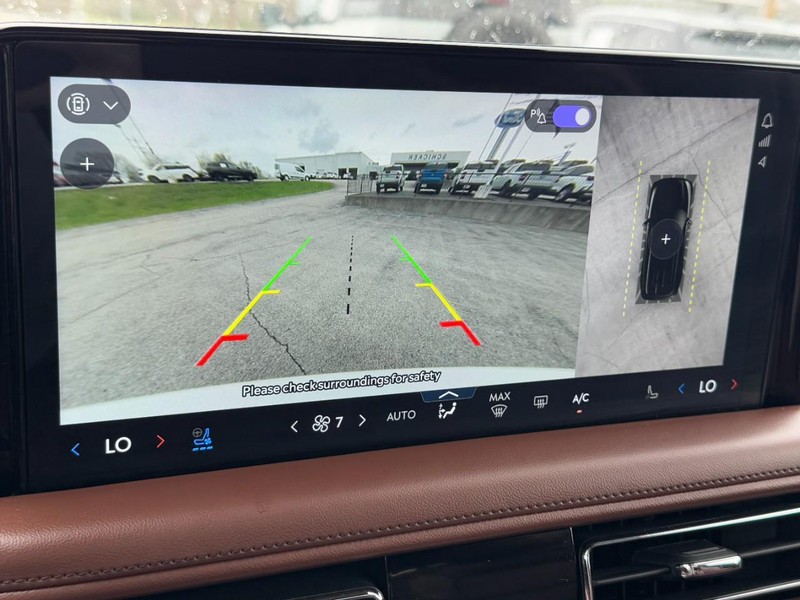 Lincoln Aviator Vehicle Full-screen Gallery Image 24
