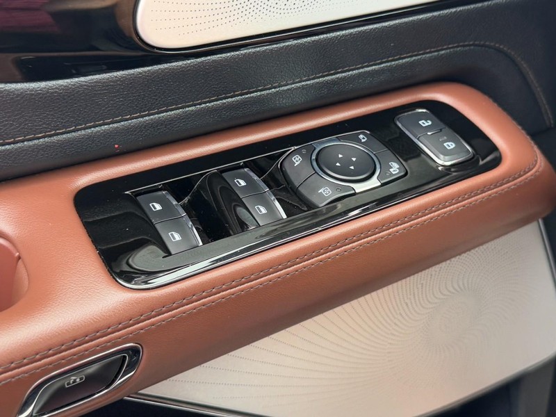 Lincoln Aviator Vehicle Full-screen Gallery Image 25