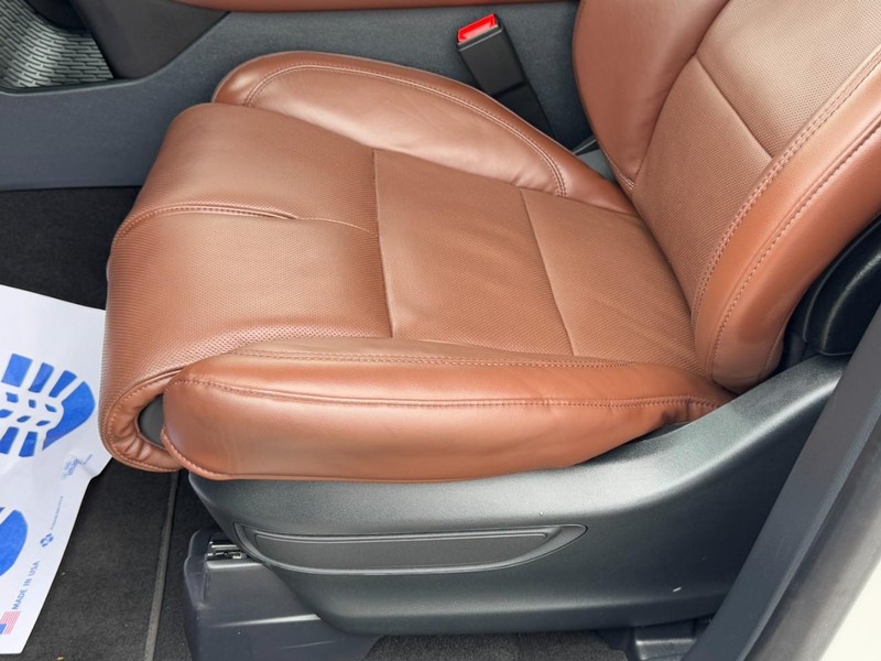 Lincoln Aviator Vehicle Full-screen Gallery Image 26