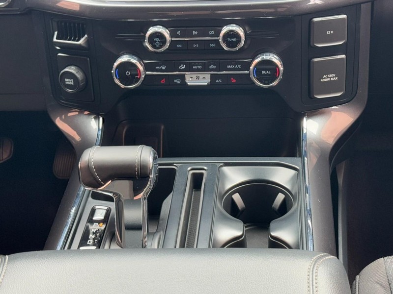 Ford F-150 Vehicle Full-screen Gallery Image 14