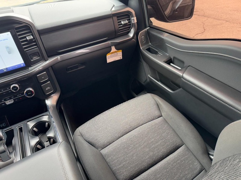 Ford F-150 Vehicle Full-screen Gallery Image 15