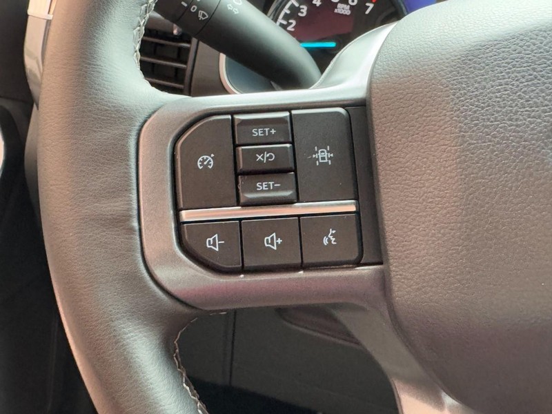 Ford F-150 Vehicle Full-screen Gallery Image 16