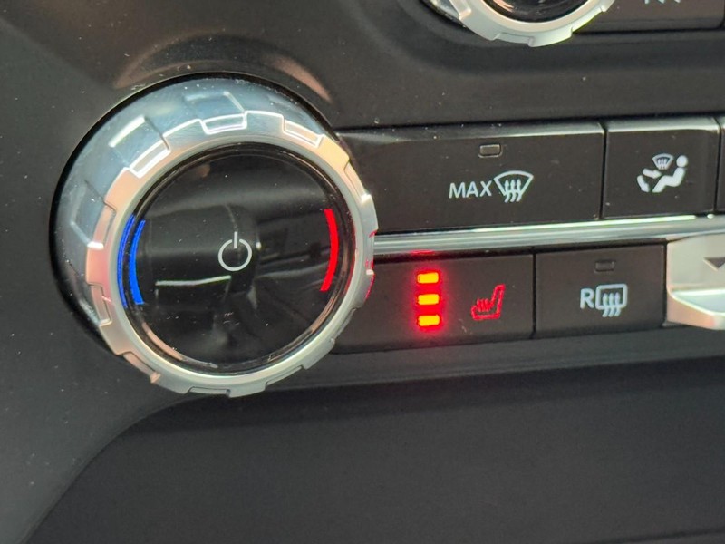 Ford F-150 Vehicle Full-screen Gallery Image 19