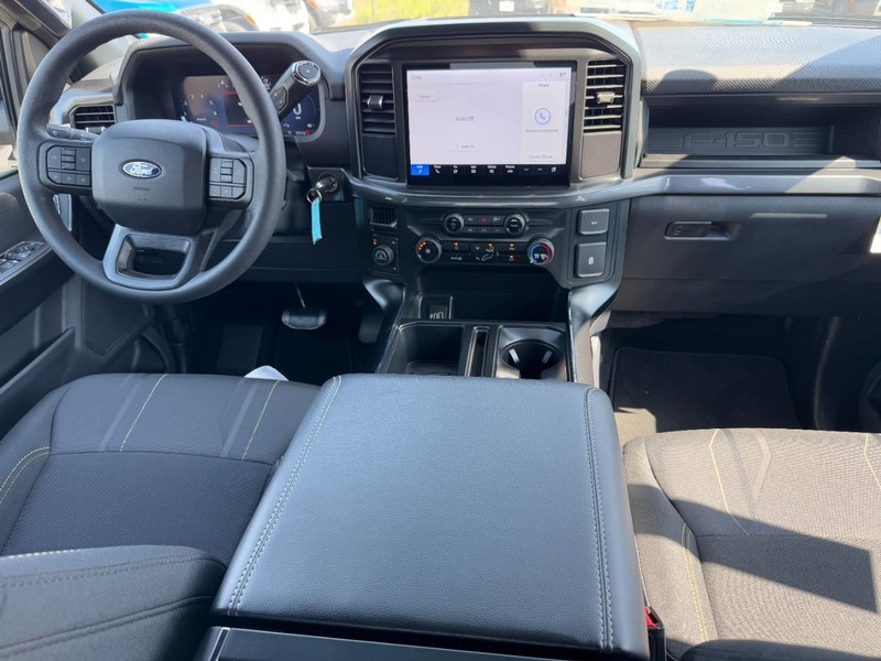 Ford F-150 Vehicle Full-screen Gallery Image 06