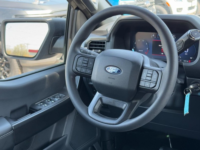 Ford F-150 Vehicle Full-screen Gallery Image 07