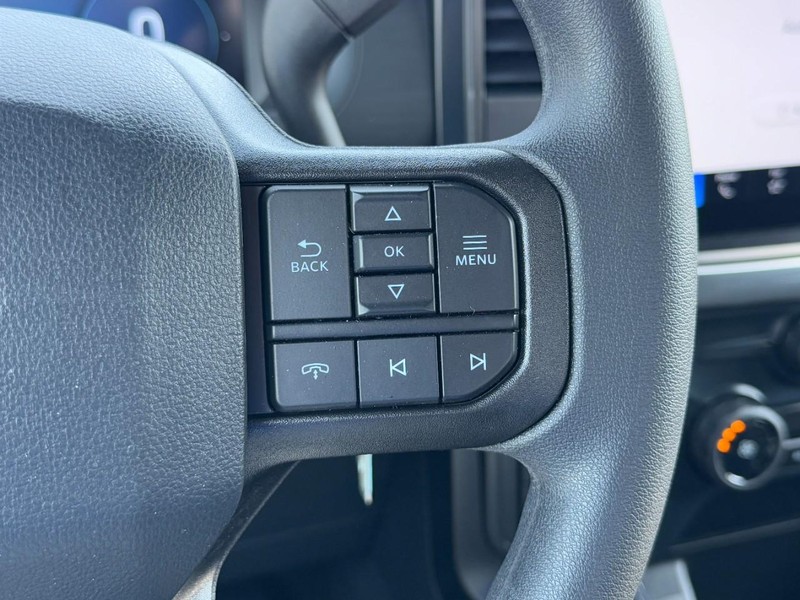 Ford F-150 Vehicle Full-screen Gallery Image 11