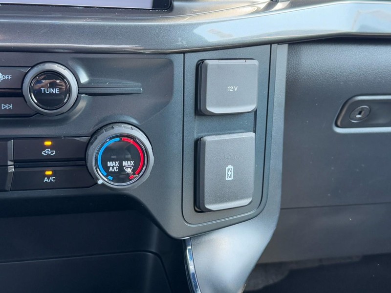 Ford F-150 Vehicle Full-screen Gallery Image 12