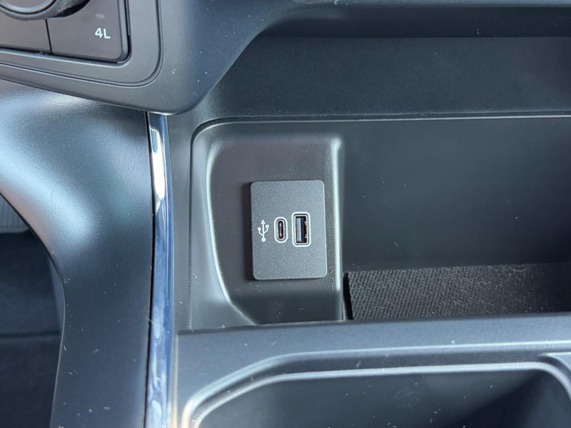 Ford F-150 Vehicle Full-screen Gallery Image 13