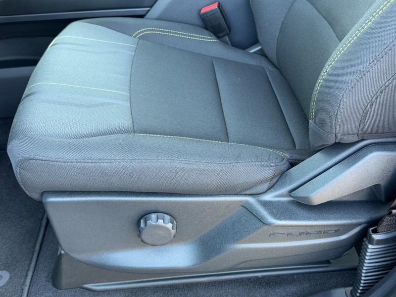 Ford F-150 Vehicle Full-screen Gallery Image 15