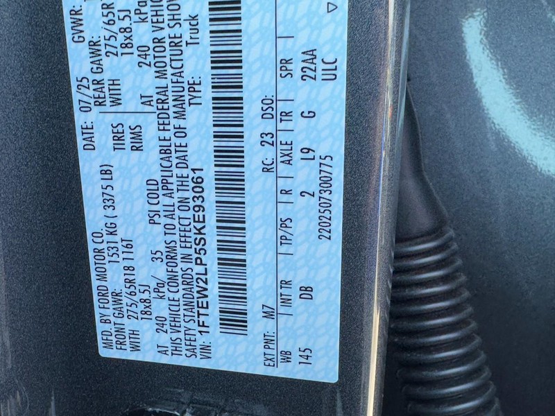 Ford F-150 Vehicle Full-screen Gallery Image 16