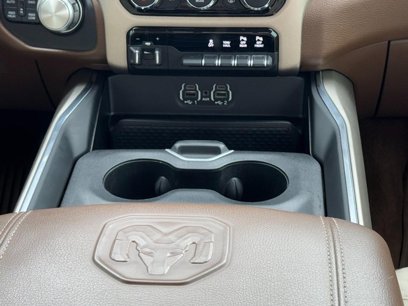 Ram 1500 Vehicle Full-screen Gallery Image 14