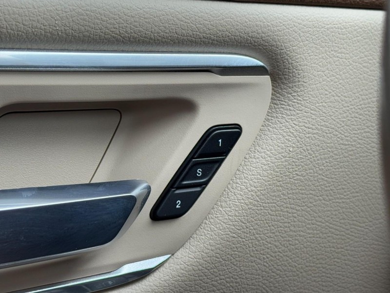 Ram 1500 Vehicle Full-screen Gallery Image 16