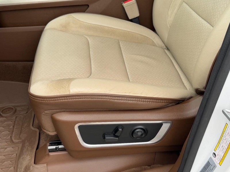 Ram 1500 Vehicle Full-screen Gallery Image 24