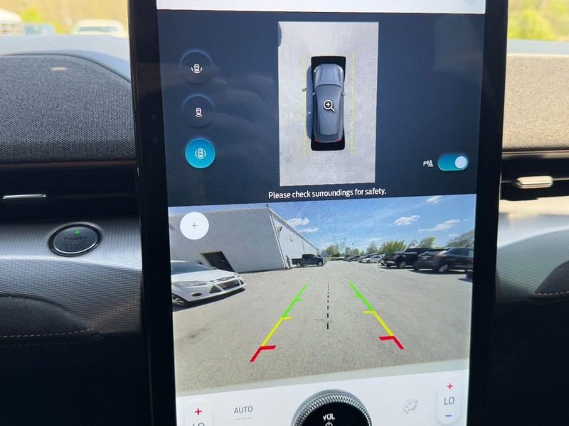 Ford Mustang Mach-E Vehicle Full-screen Gallery Image 23