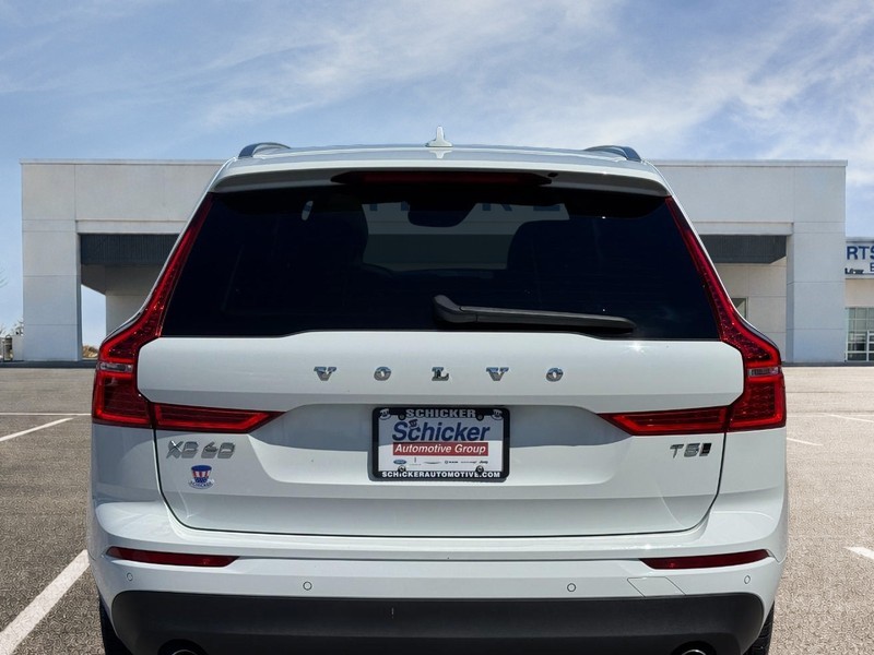 Volvo XC60 Vehicle Full-screen Gallery Image 04