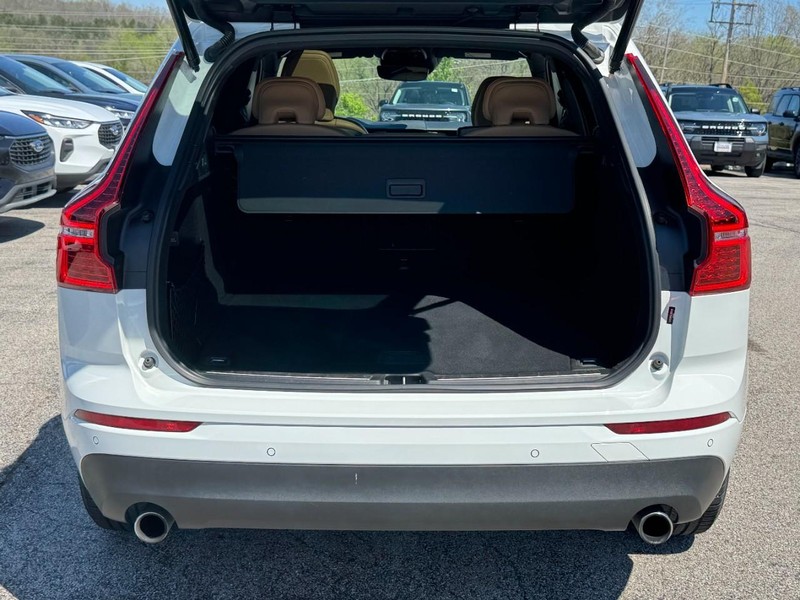 Volvo XC60 Vehicle Full-screen Gallery Image 05