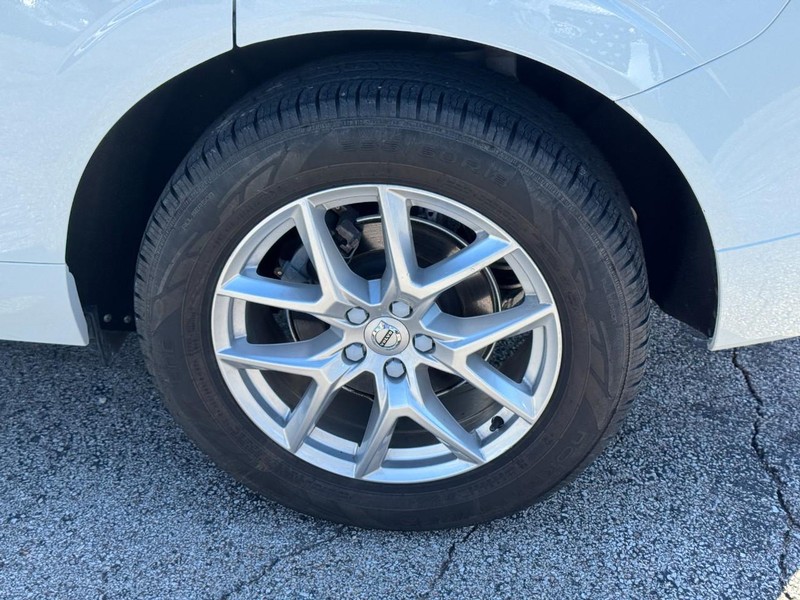 Volvo XC60 Vehicle Full-screen Gallery Image 07