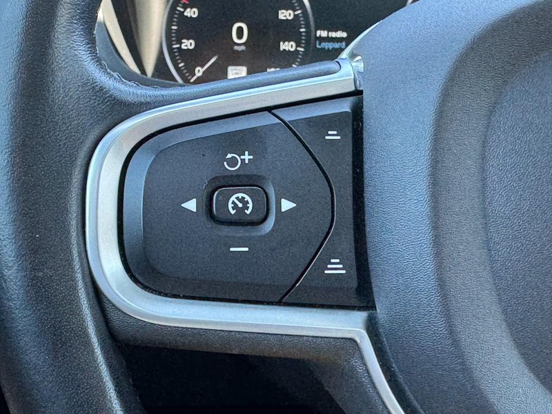 Volvo XC60 Vehicle Full-screen Gallery Image 17