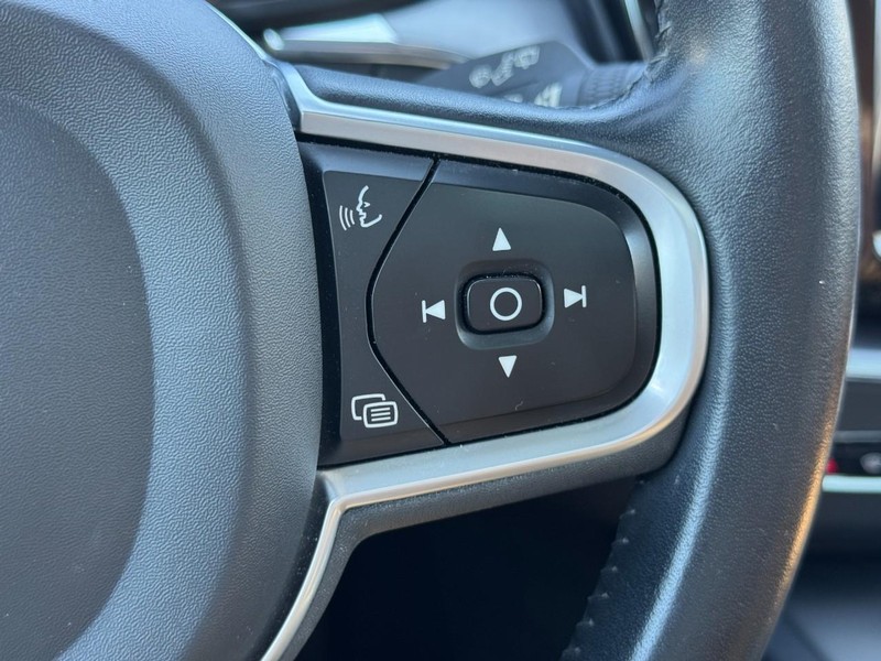 Volvo XC60 Vehicle Full-screen Gallery Image 18