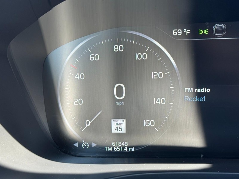 Volvo XC60 Vehicle Full-screen Gallery Image 19