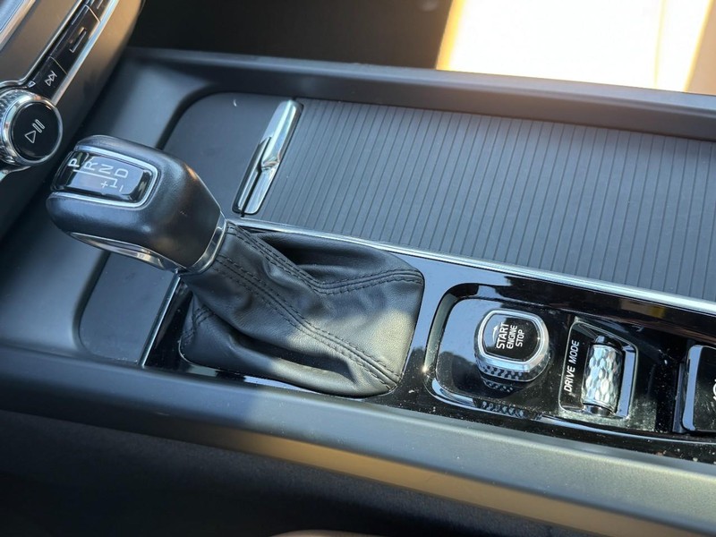 Volvo XC60 Vehicle Full-screen Gallery Image 20