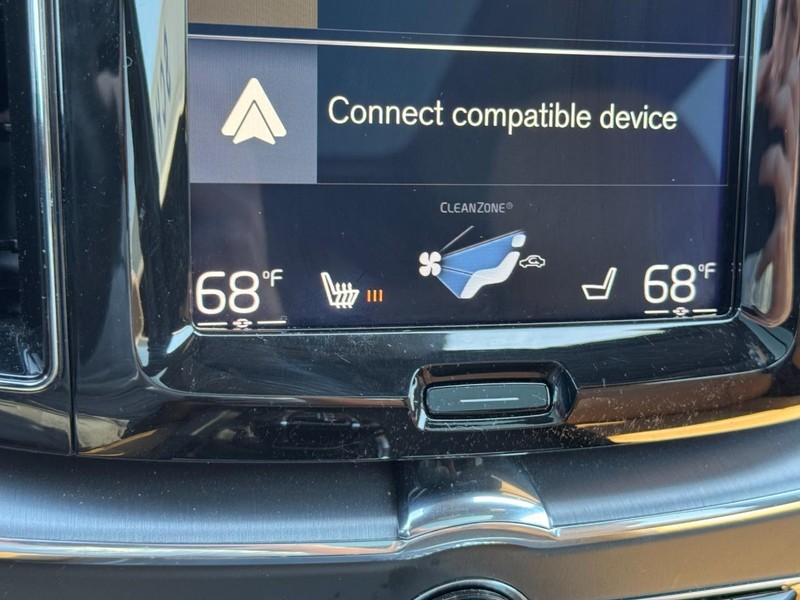 Volvo XC60 Vehicle Full-screen Gallery Image 21