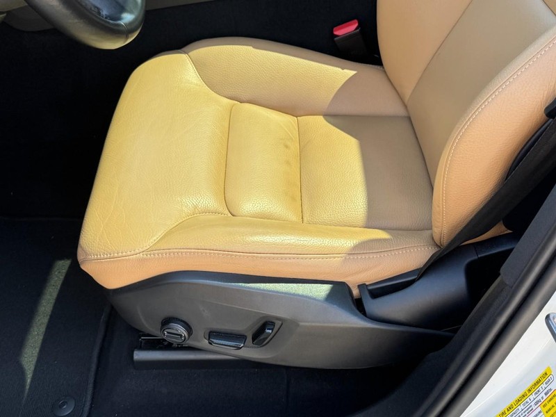 Volvo XC60 Vehicle Full-screen Gallery Image 23