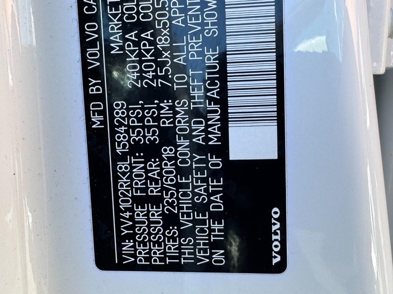 Volvo XC60 Vehicle Full-screen Gallery Image 24