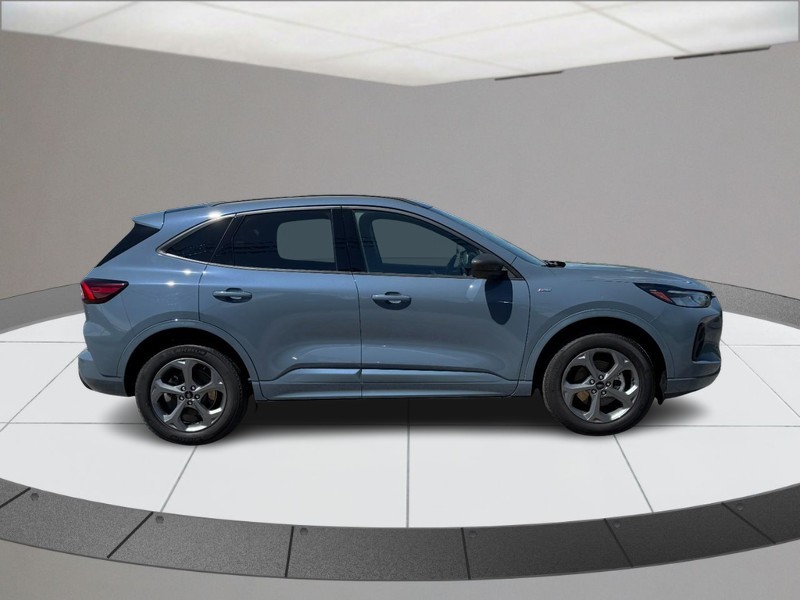Ford Escape Vehicle Full-screen Gallery Image 02