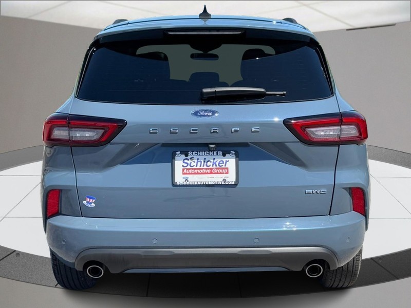 Ford Escape Vehicle Full-screen Gallery Image 04