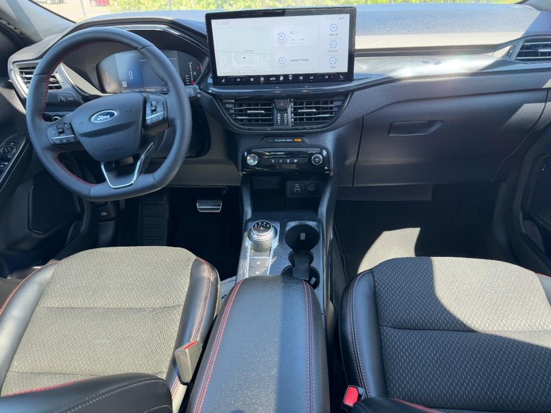 Ford Escape Vehicle Full-screen Gallery Image 11