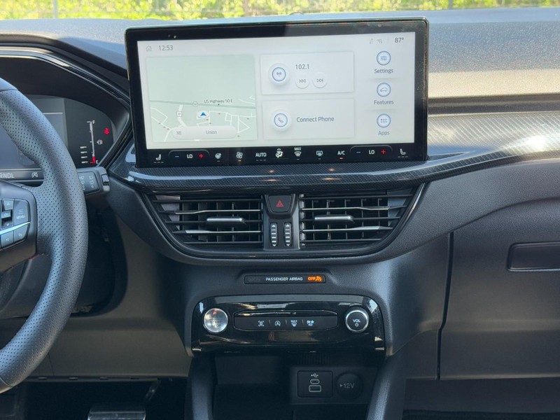 Ford Escape Vehicle Full-screen Gallery Image 13