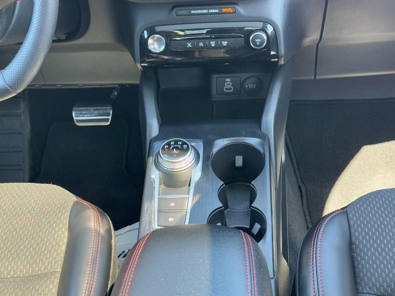 Ford Escape Vehicle Full-screen Gallery Image 14