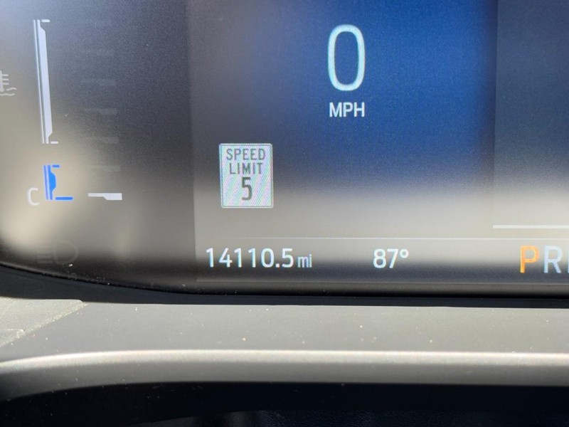 Ford Escape Vehicle Full-screen Gallery Image 18