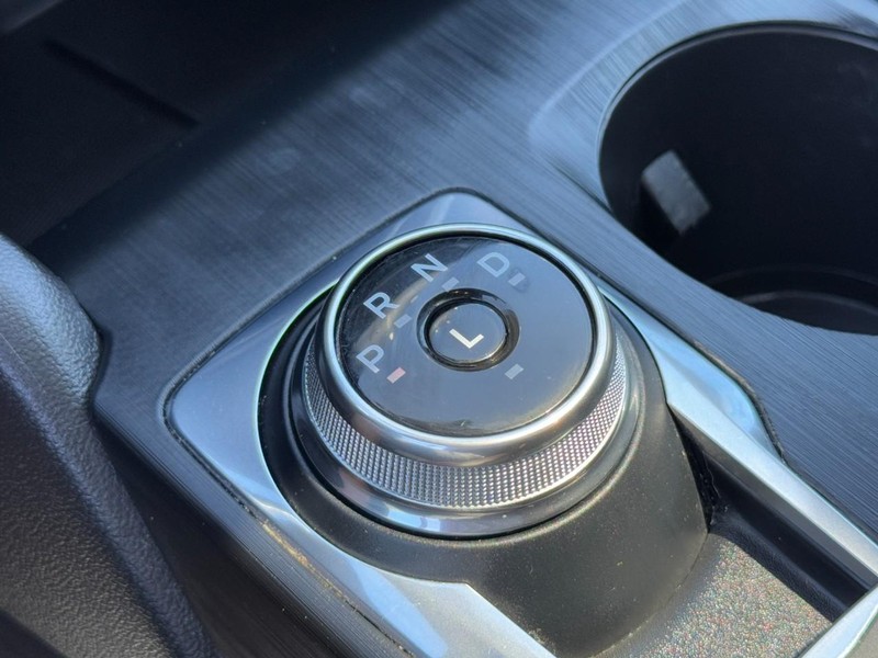 Ford Escape Vehicle Full-screen Gallery Image 19
