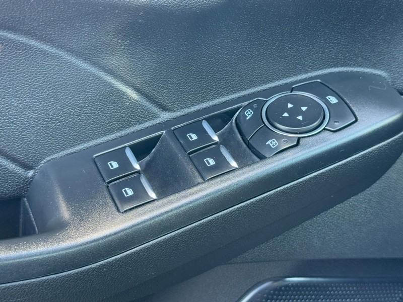 Ford Escape Vehicle Full-screen Gallery Image 23