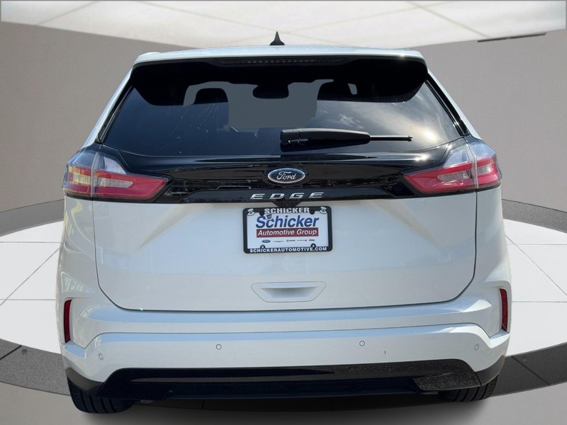 Ford Edge Vehicle Full-screen Gallery Image 04