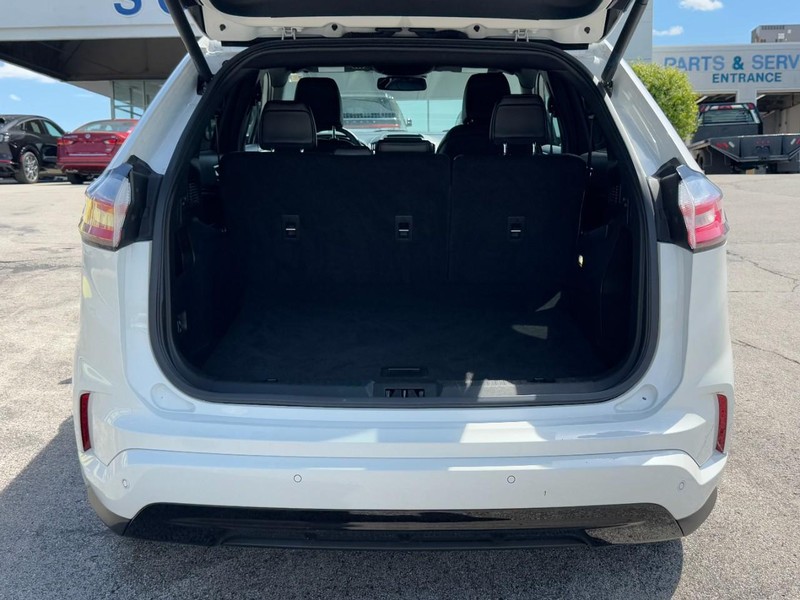 Ford Edge Vehicle Full-screen Gallery Image 05