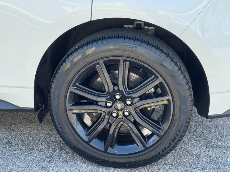 Ford Edge Vehicle Full-screen Gallery Image 07