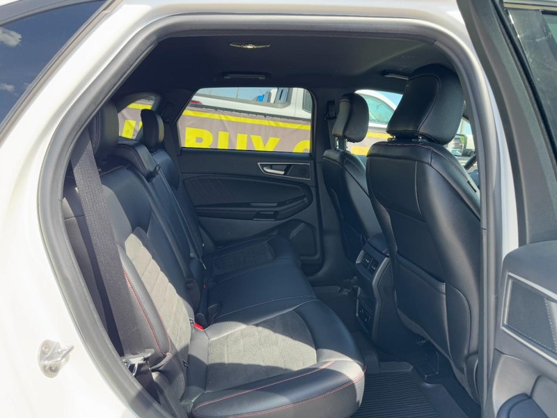 Ford Edge Vehicle Full-screen Gallery Image 10