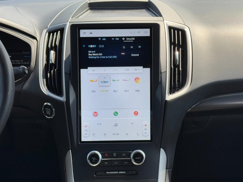 Ford Edge Vehicle Full-screen Gallery Image 13