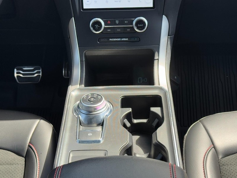 Ford Edge Vehicle Full-screen Gallery Image 14