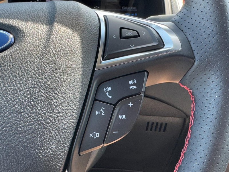 Ford Edge Vehicle Full-screen Gallery Image 17