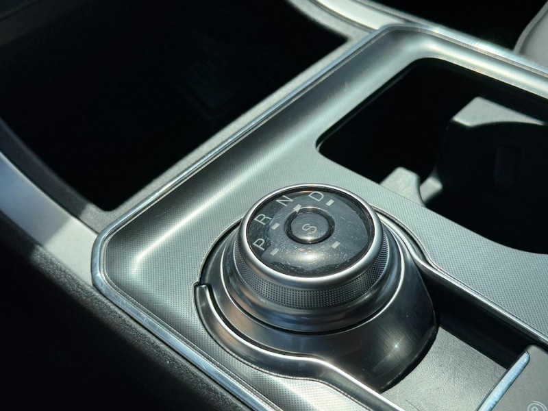 Ford Edge Vehicle Full-screen Gallery Image 19