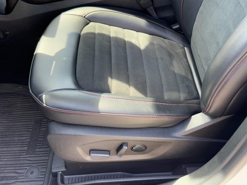 Ford Edge Vehicle Full-screen Gallery Image 22