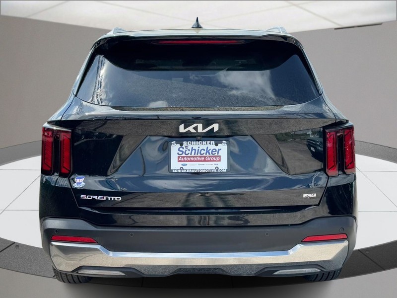 Kia Sorento Vehicle Full-screen Gallery Image 04