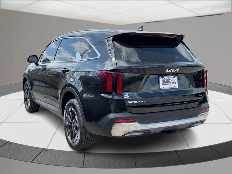 Kia Sorento Vehicle Full-screen Gallery Image 06