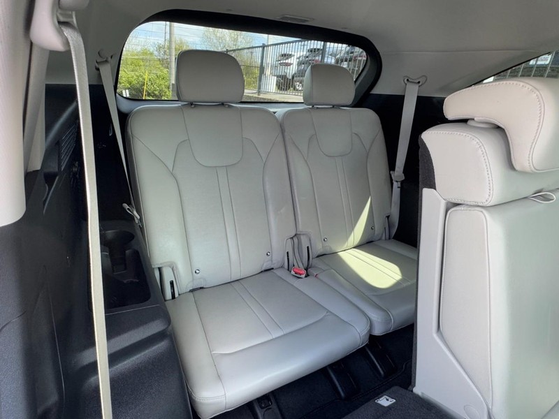Kia Sorento Vehicle Full-screen Gallery Image 11