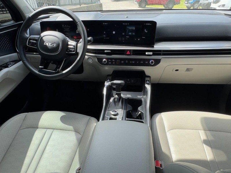 Kia Sorento Vehicle Full-screen Gallery Image 12